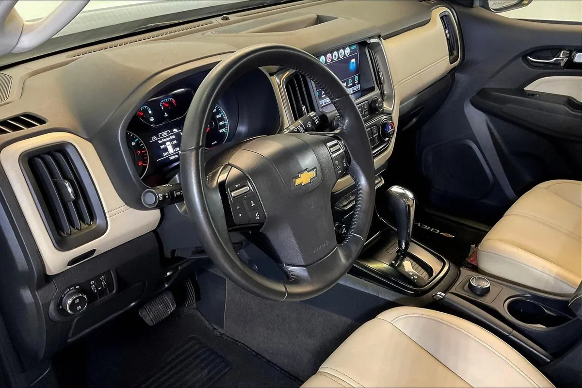 Khoang lái nguyên bản để tham khảo. Chevrolet Trailblazer LTZ Z71 2018 · thị trường UAE