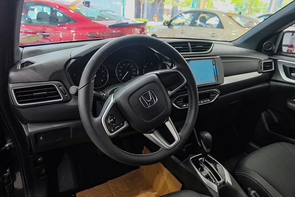 Factory cockpit reference. Honda BR-V DG3 1.5 VX - · cabin