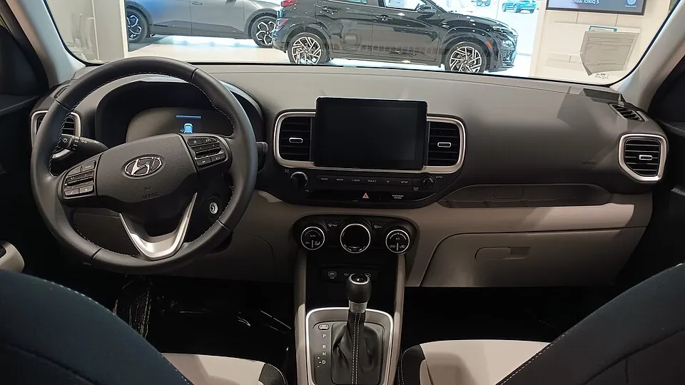 Khoang lái nguyên bản để tham khảo. 2023 Hyundai Venue interior