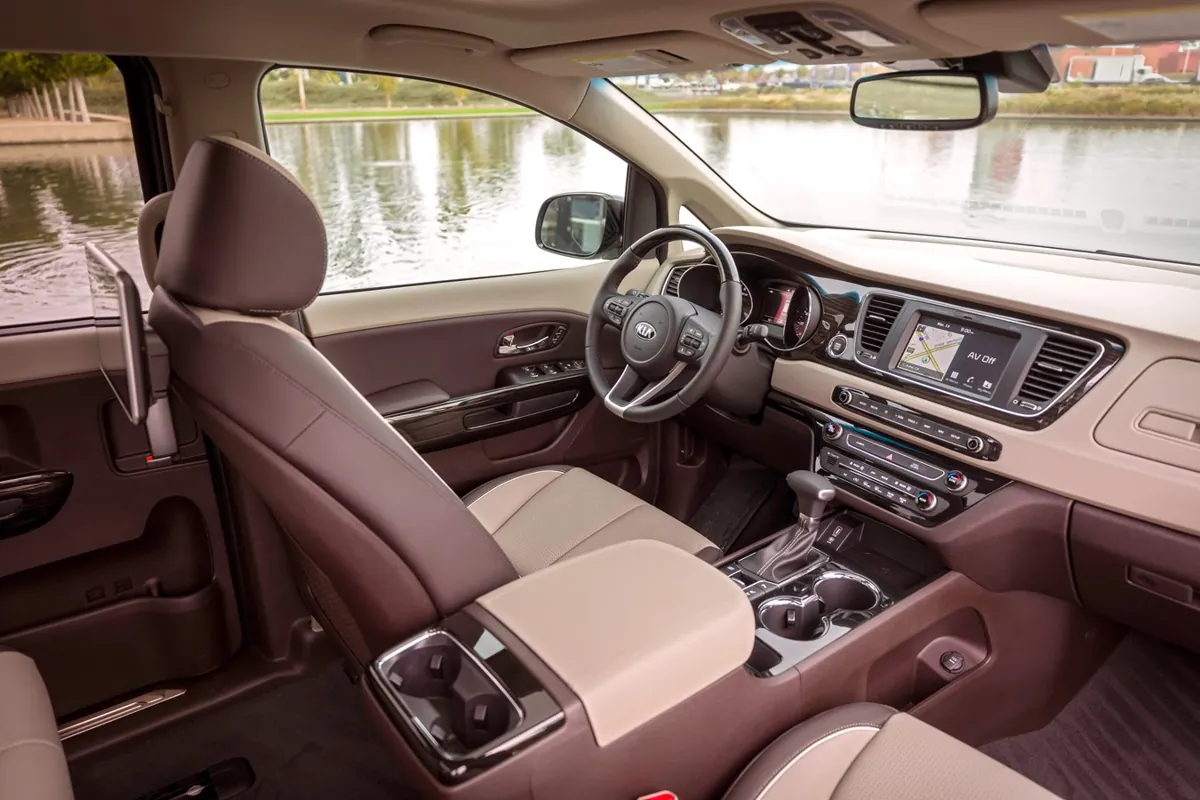 Khoang lái nguyên bản để tham khảo. Kia Sedona 2020 · thị trường Mỹ