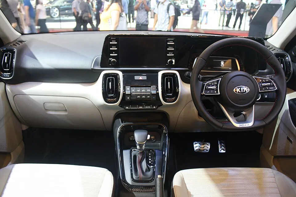 Khoang lái nguyên bản để tham khảo. 2021 Kia Sonet 1.5 Premiere GIIAS Special Edition (Indonesia) interior