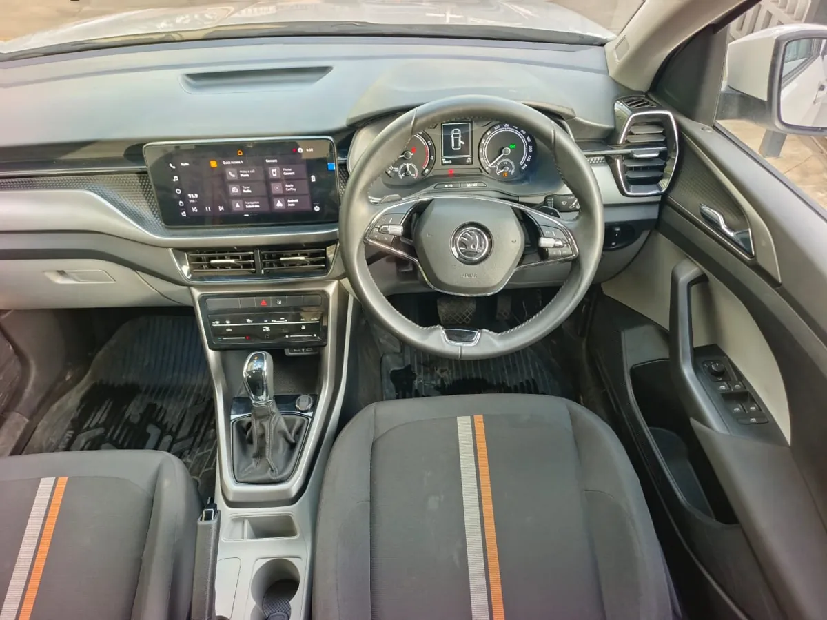 Factory cockpit reference. Škoda Kushaq Ambition 1.0 TSI AT 2021 · Ấn Độ