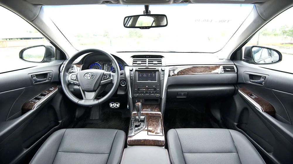 Khoang lái nguyên bản để tham khảo. Toyota Camry 2.5Q 2015 · khoang lái nguyên bản