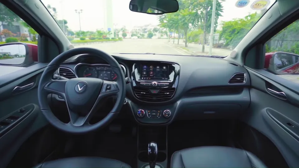 Khoang lái nguyên bản để tham khảo. 2020 VinFast Fadil interior (Vietnam)