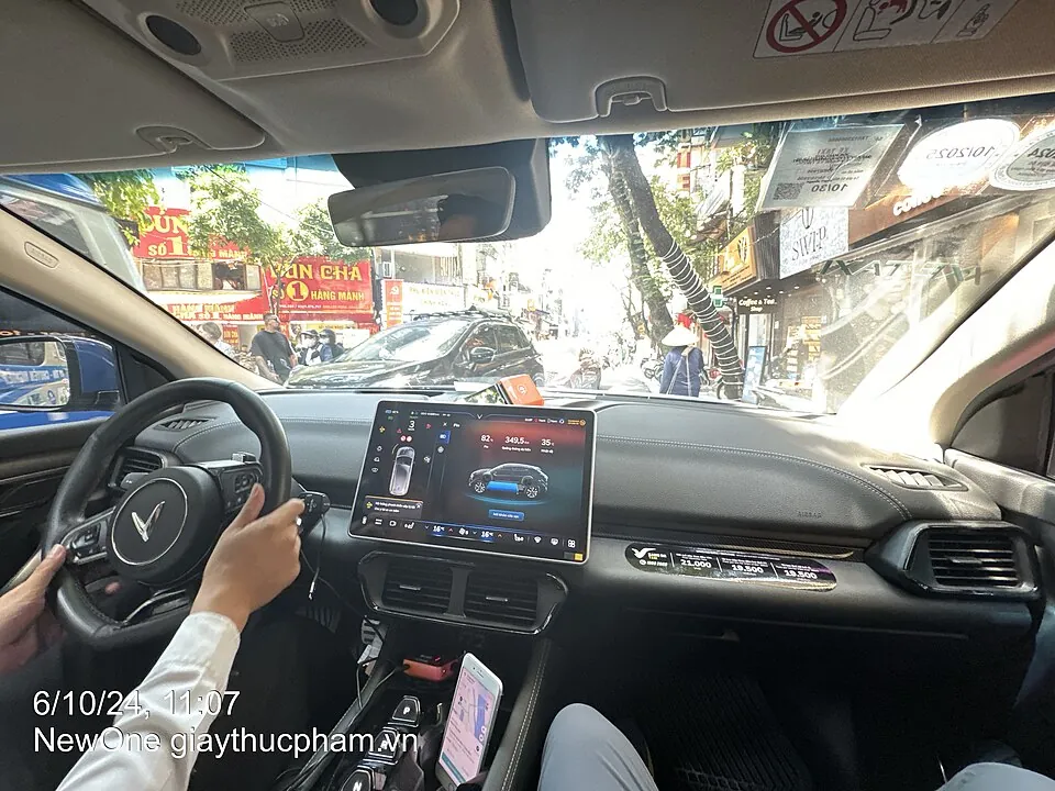 Khoang lái nguyên bản để tham khảo. NewOne - dashboard of Xanh SM luxury taxi VinFast VF 8